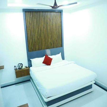 Sri Raghavendra Grand Hotel Turkapally Bagian luar foto