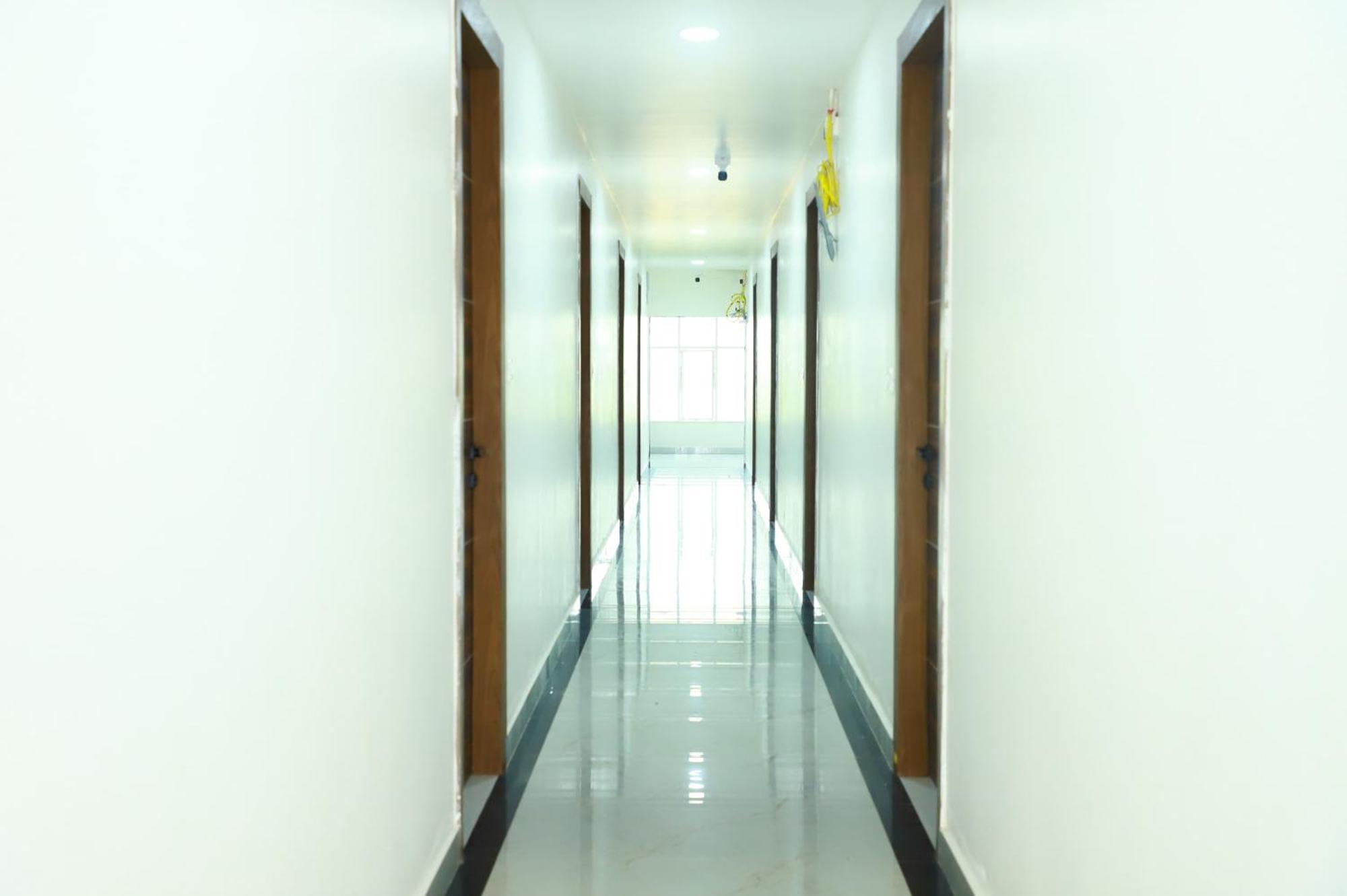 Sri Raghavendra Grand Hotel Turkapally Bagian luar foto